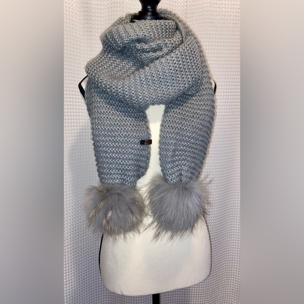 Women’s RUDSAK extra long grey knit Felsberg wool blend Scarf Genuine Fur pompom